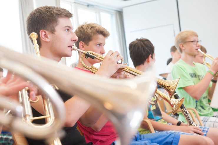 Rehearsals with the complete choir or orchestra?Music leisures in Youth Hostels have space!