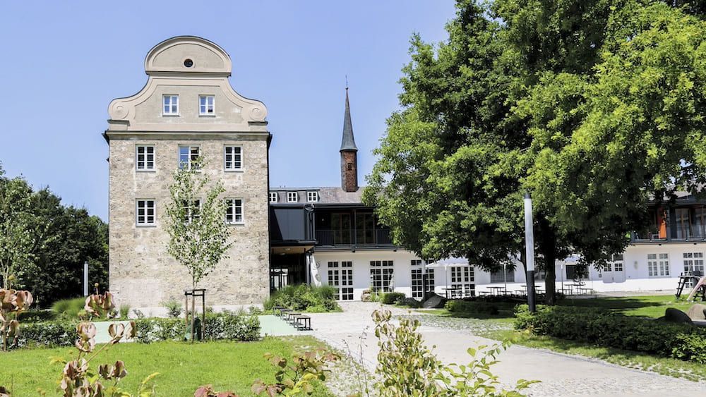 Panoramabild der Jugendherberge Burghausen von vorne